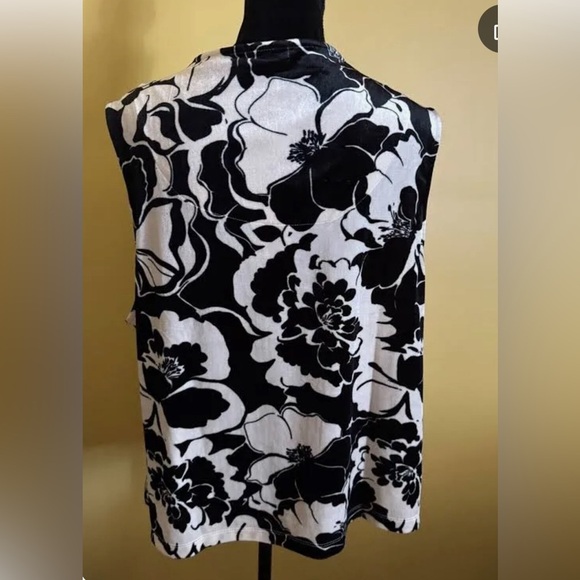 KATHY IRELAND velvet Black and White Floral Top with Black Skirt/size 3X - Picture 7 of 8